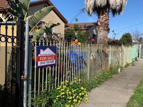 9425 C St., Oakland CA 94603