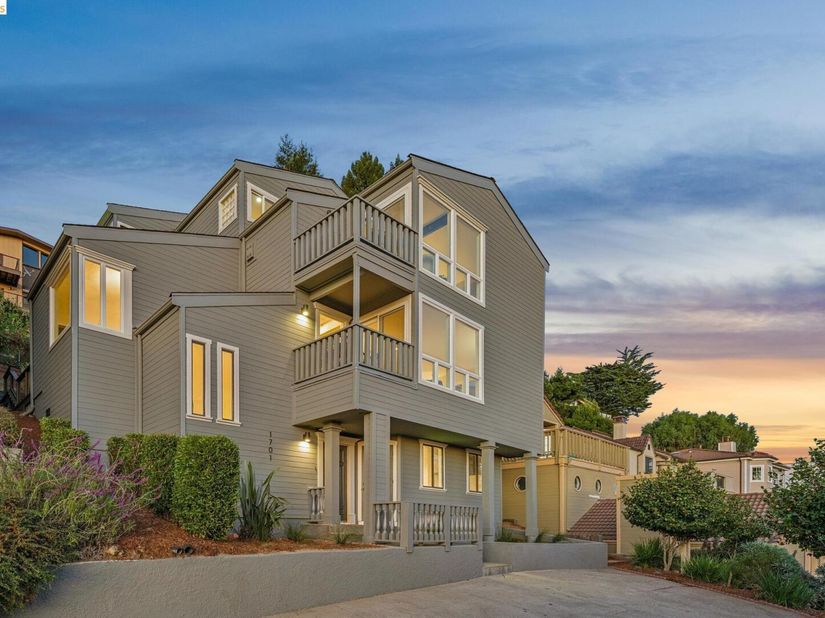 1701 Manzanita Dr, Oakland CA 94611