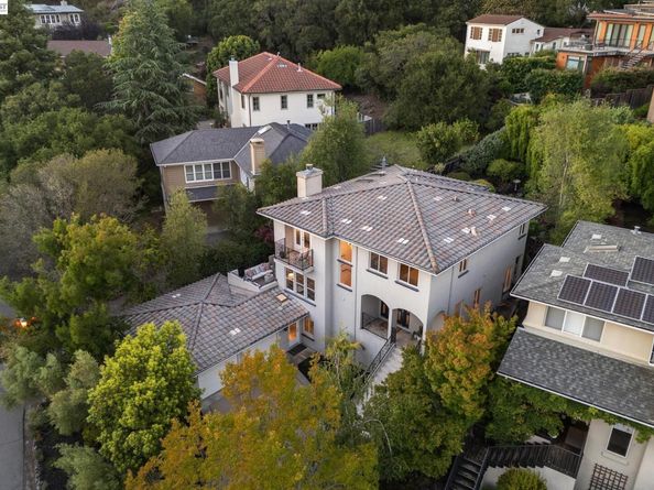 1028 Aquarius Way, Oakland CA 94611