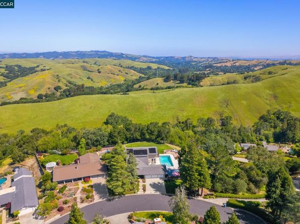 1933 Joseph Dr, Moraga CA 94556