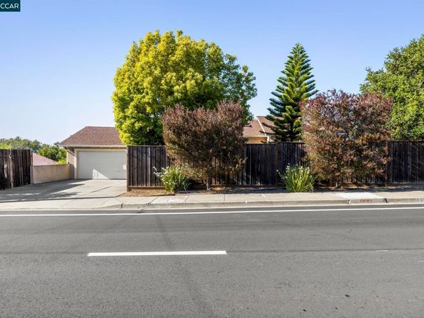 27468 Hayward Blvd, Hayward CA 94542