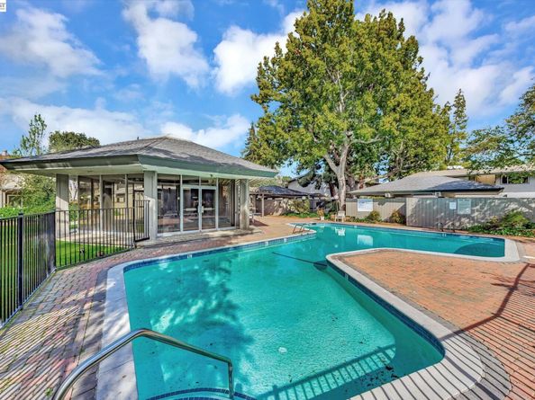 121 Buckingham Dr 25, Santa Clara CA 95051