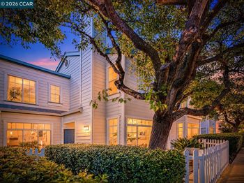619 Commodore Dr
