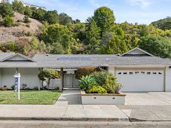 8170 Surrey Ln