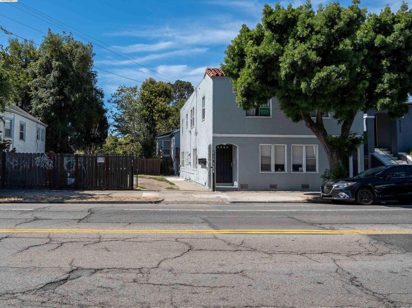5719 Shattuck Ave, Oakland CA 94609