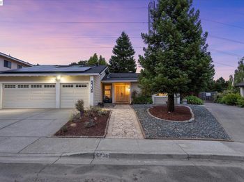 5736 Medallion Ct