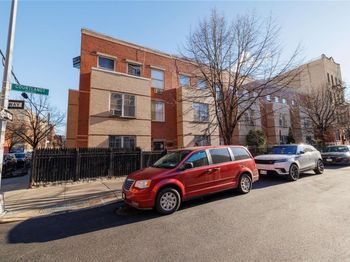 838 Courtlandt Avenue