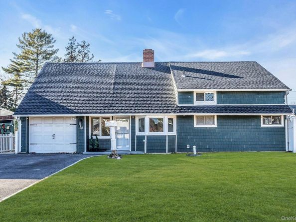 38 Fireplace Lane, Hicksville NY 11801