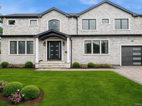 17 East Avenue, Hicksville NY 11801