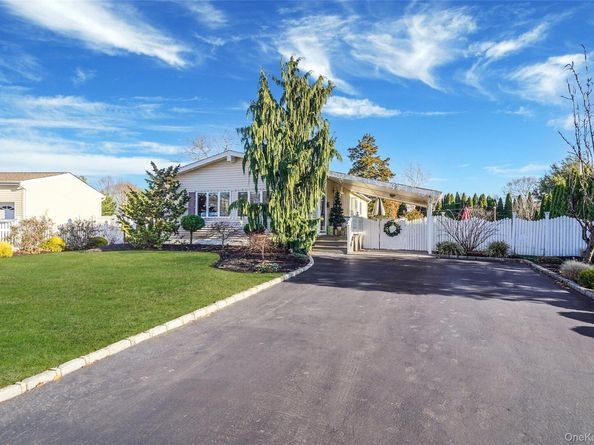 15 Penn Drive, Smithtown NY 11787