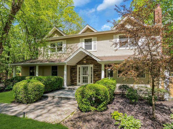 7 McCulloch Drive, Dix Hills NY 11746