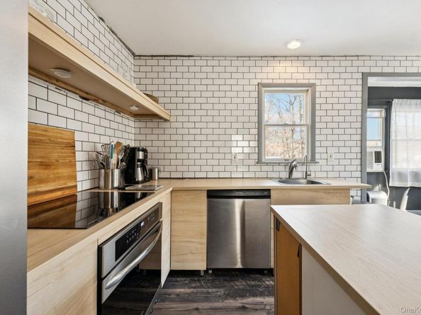 176 Maple Avenue, Flanders NY 11901