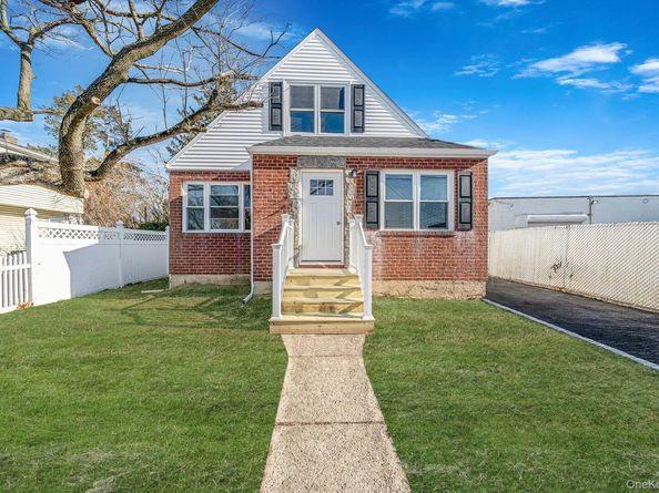 8 Rockaway Avenue, Westbury NY 11590