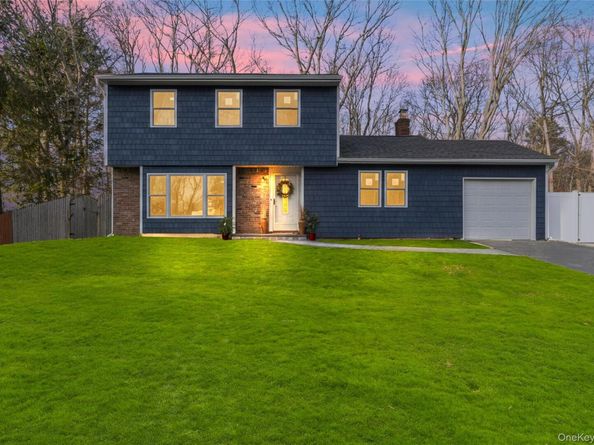 15 Bellaire Drive, Ridge NY 11961