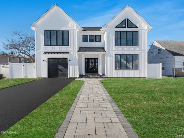 38 Pond Lane, Levittown NY 11756