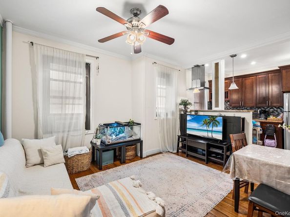 2137 33rd Street 3C, Astoria NY 11105