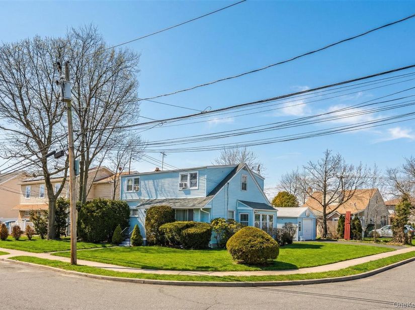 282 Caryl Drive, Lawrence NY 11559