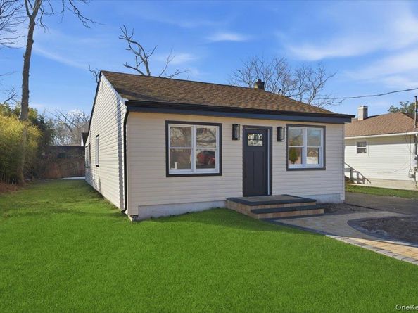 38 Lafayette Drive, Shirley NY 11967