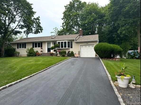 19 Hallock Court, Miller Place NY 11764