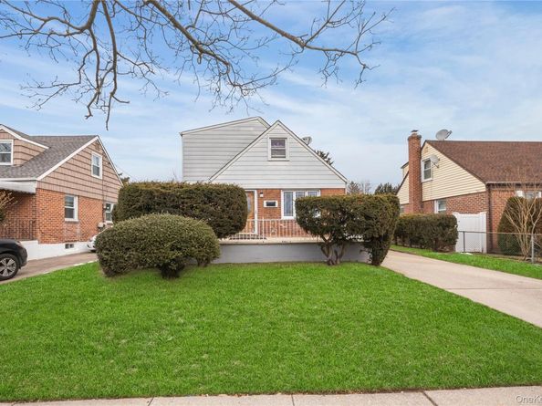 24 Jackson Avenue, Elmont NY 11003