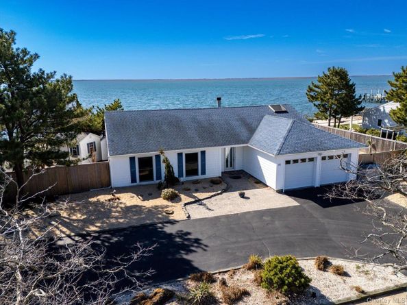 65 Shore Drive S, Copiague NY 11726