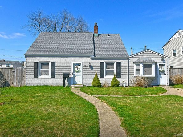 74 Rope Lane, Levittown NY 11756