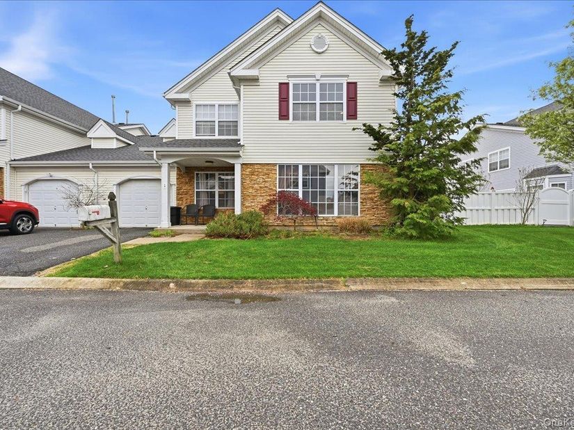 10 Casey Lane, Middle Island NY 11953