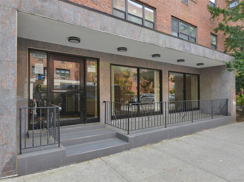 99-10 60Ave 3B, Corona NY 11368
