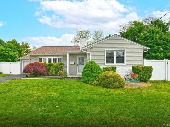 1254 Parkwood Drive, Merrick NY 11566
