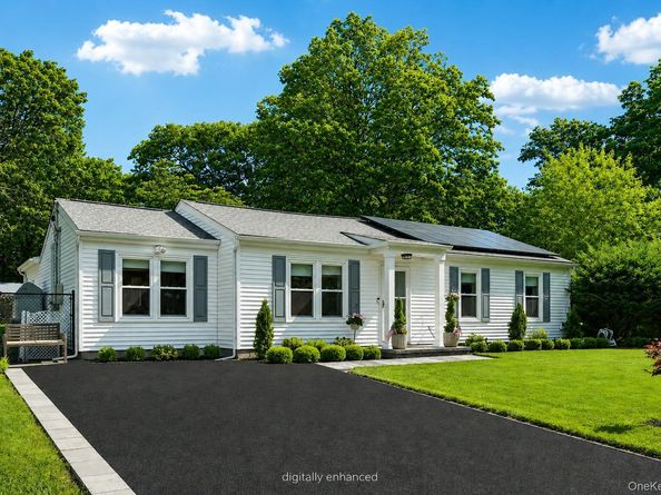 11 Centerview Trail, Ridge NY 11961