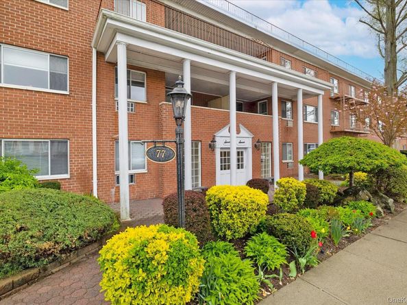 77 S Park Avenue A4, Rockville Centre NY 11570