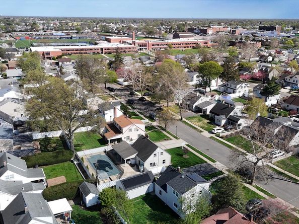 13 Peachtree Lane, Levittown NY 11756