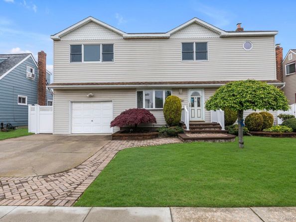57 Cedar Street, Hicksville NY 11801