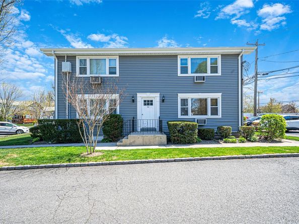 96 Finch Lane 2B, Islip NY 11751