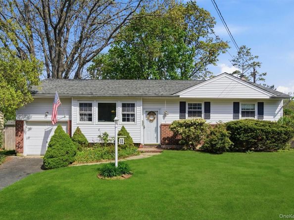 11 Roxanne Court, Huntington Station NY 11746
