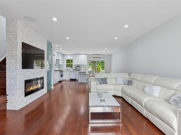 82-15 Penelope Avenue, Middle Village NY 11379