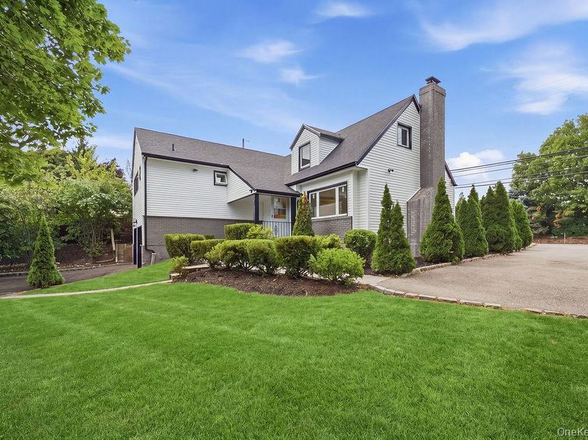 84 Middle Neck Road, Roslyn NY 11576
