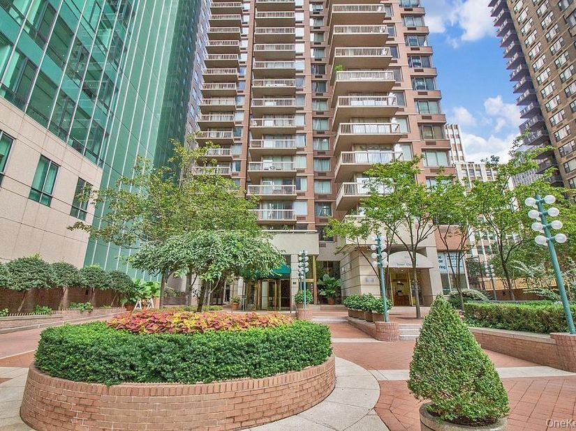 235 E 40th Street 3G/H, New York (Manhattan) NY 10016