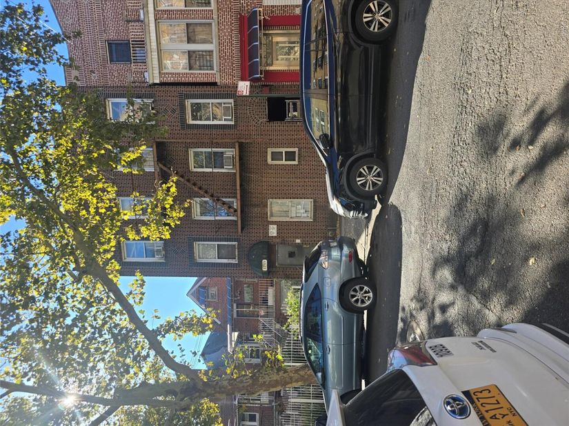 Undisclosed Address #1065956, Bronx NY 10472