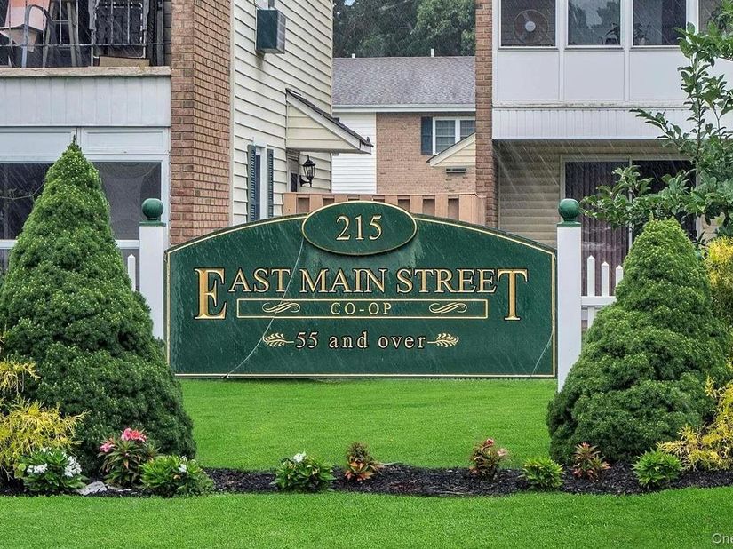 215 Main 37, East Islip NY 11730