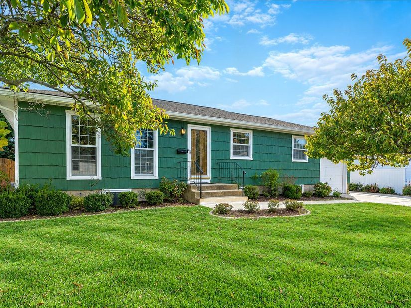 244 Neptune Avenue, West Babylon NY 11704