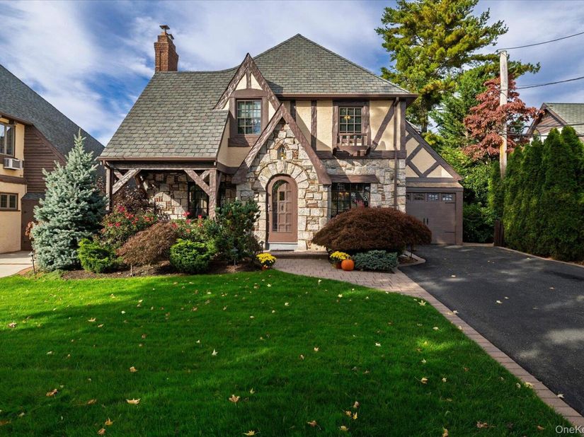 15 Brevoort Place, Rockville Centre NY 11570