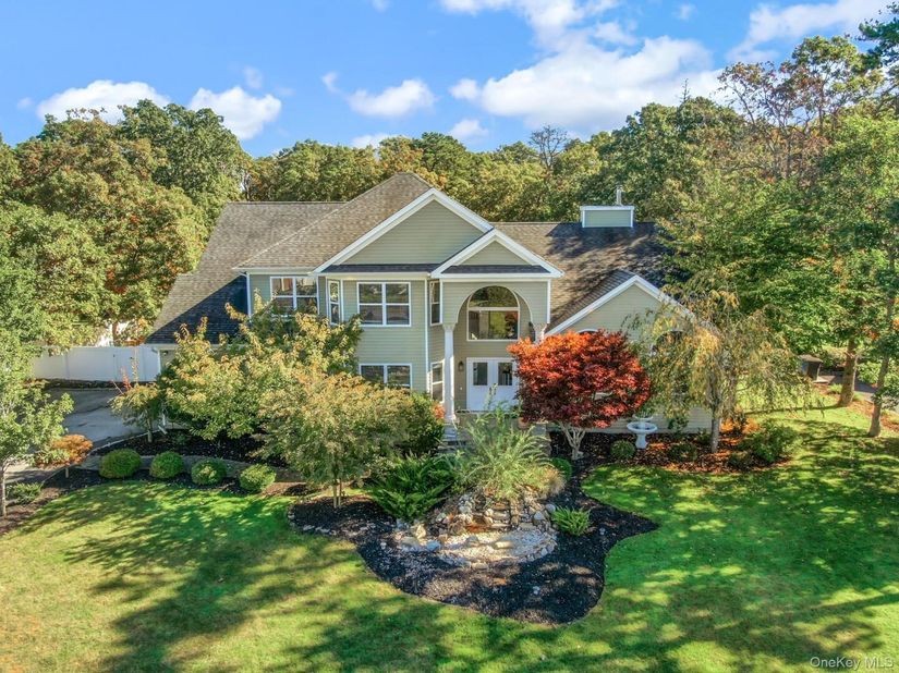 13 Horstead Court, Yaphank NY 11980