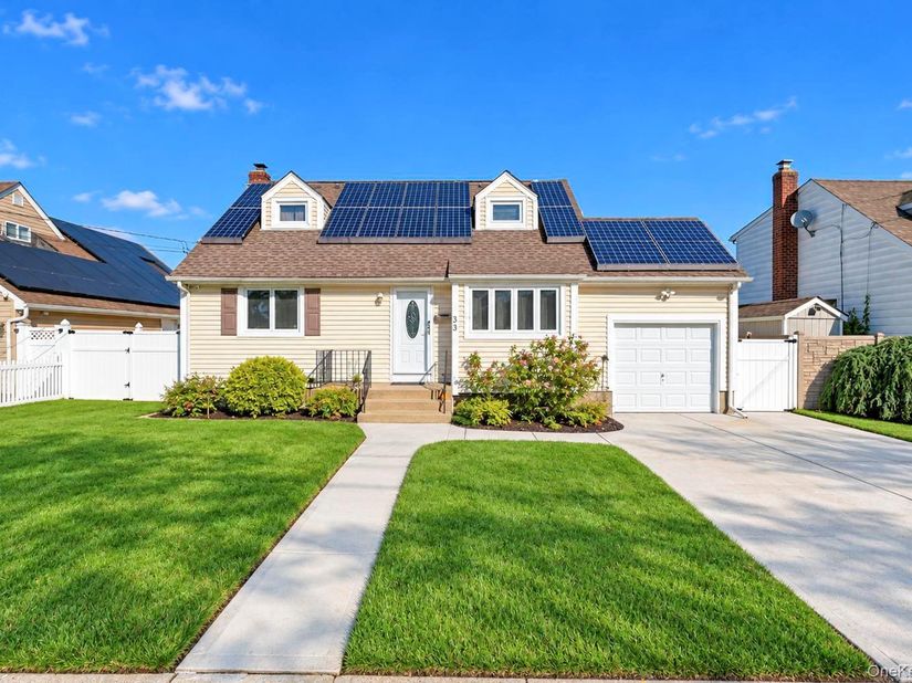 33 Nims Avenue, West Babylon NY 11704