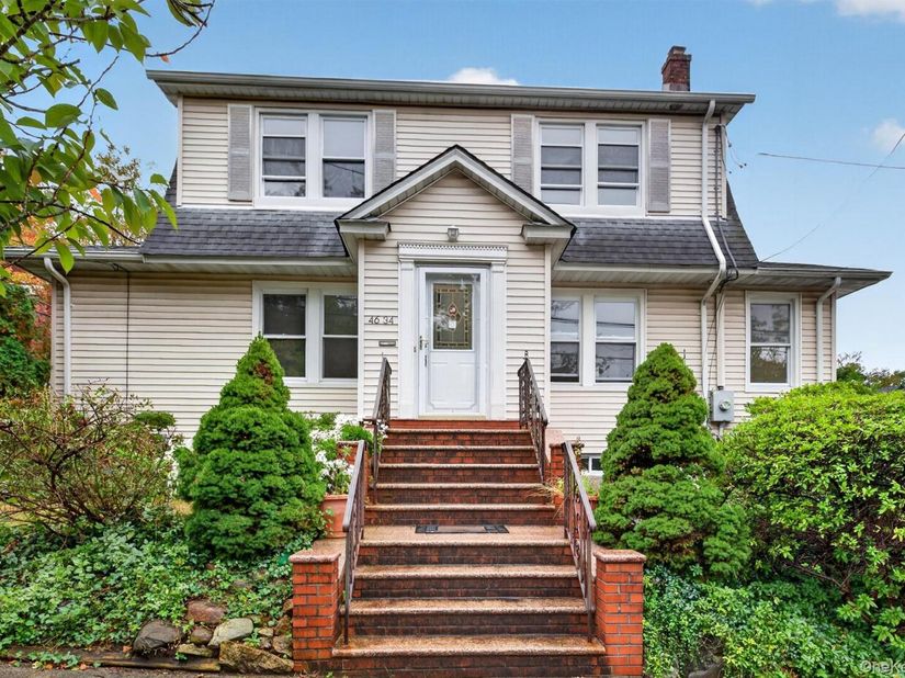 4634 Iris Lane, Great Neck NY 11020