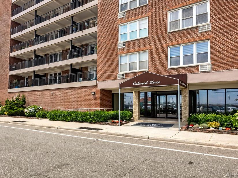 1 E Broadway 4R, Long Beach NY 11561