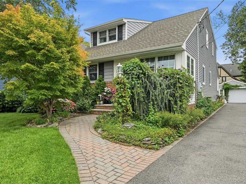 35 Reid Avenue, Rockville Centre NY 11570