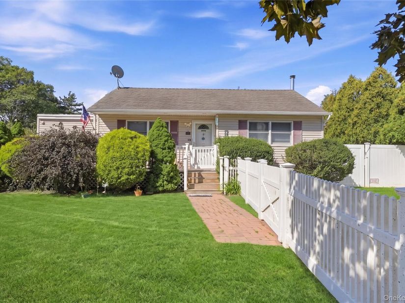 98 Smith Avenue, Holbrook NY 11741