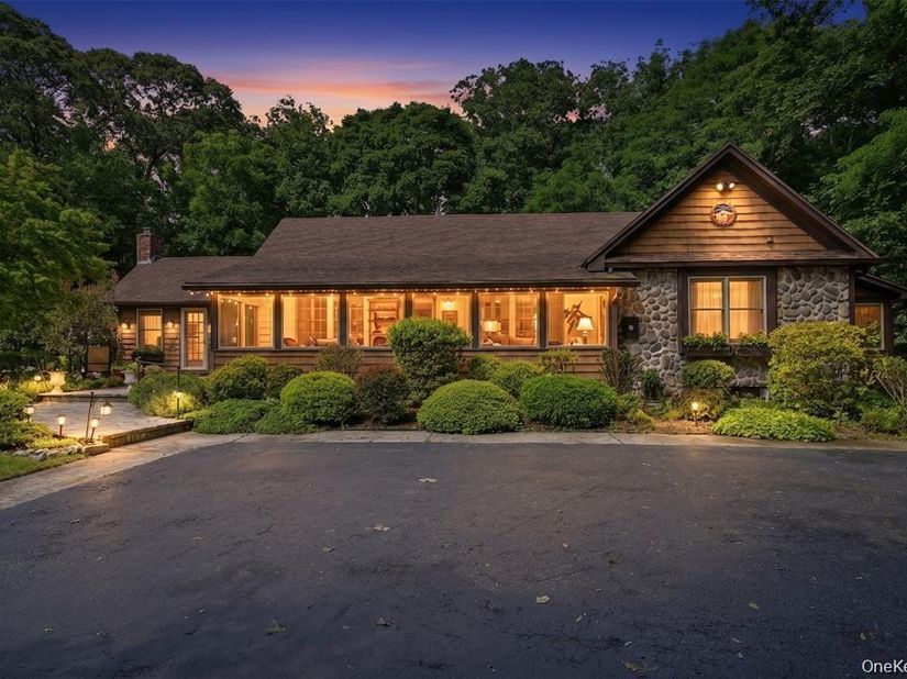 2064 N Country Road, Wading River NY 11792