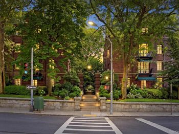 20 N Broadway